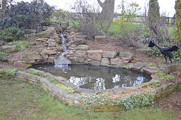 traditional-european-pond-design-using-york-stone-northamptonshire-uk